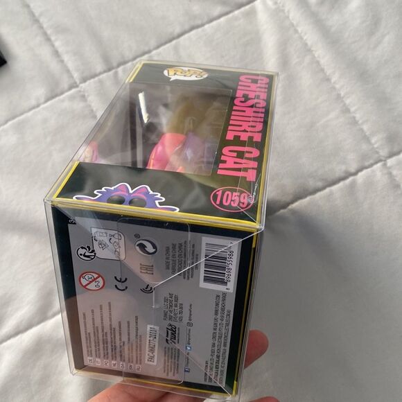 Funko Pop! Alice in Wonderland Cheshire Cat #1059 Funko Exclusive Blacklight - Picture 4 of 4